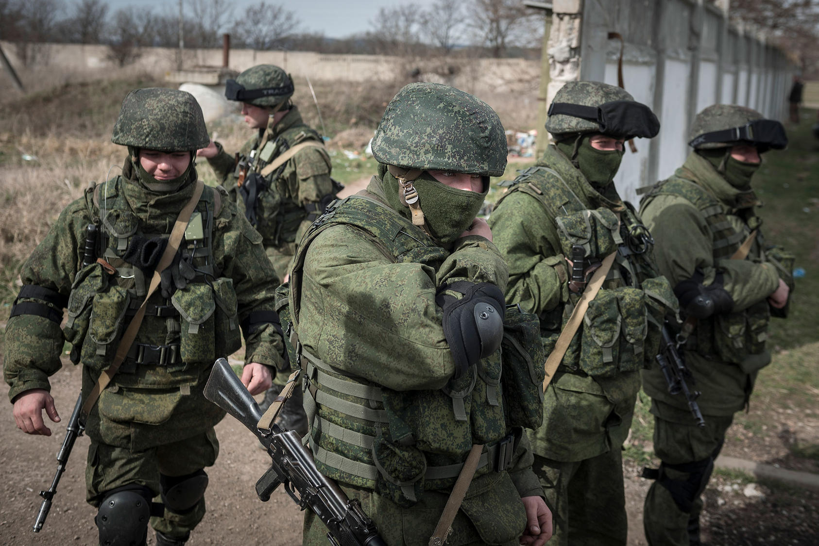 Unidentified soldiers in Crimea, March 6, 2014. Russia reclaimed the territory from Ukraine, and Russian President Vladimir Putin later admitted that the troops were Russian special forces. (Sergey Ponomarev/The New York Times)