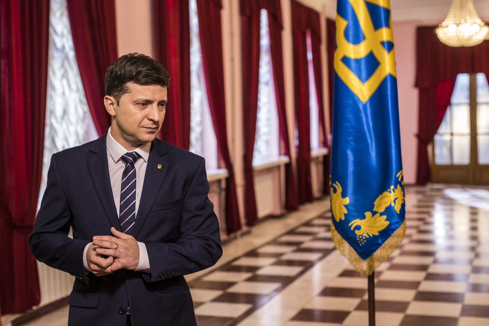 Volodymyr Zelenskiy plays a Ukrainian president on the set of his TV show. He won 30 percent of the vote for Ukraine’s real presidency and will face President Petro Poroshenko in a runoff. (Brendan Hoffman/The New York Times)