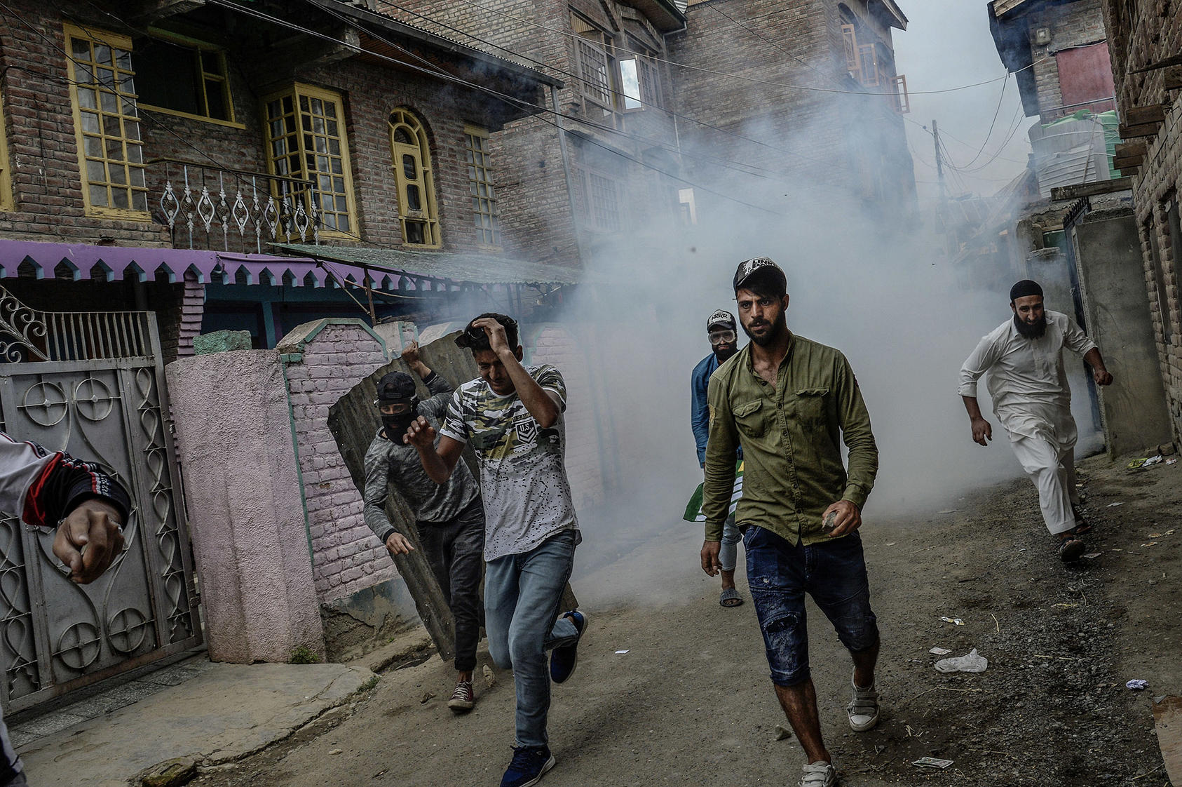 A violent protest on the outskirts of Srinagar, in Jammu and Kashmir, on August 16, 2019, after India stripped the Kashmir region of its autonomy. (Atul Loke/New York Times)
