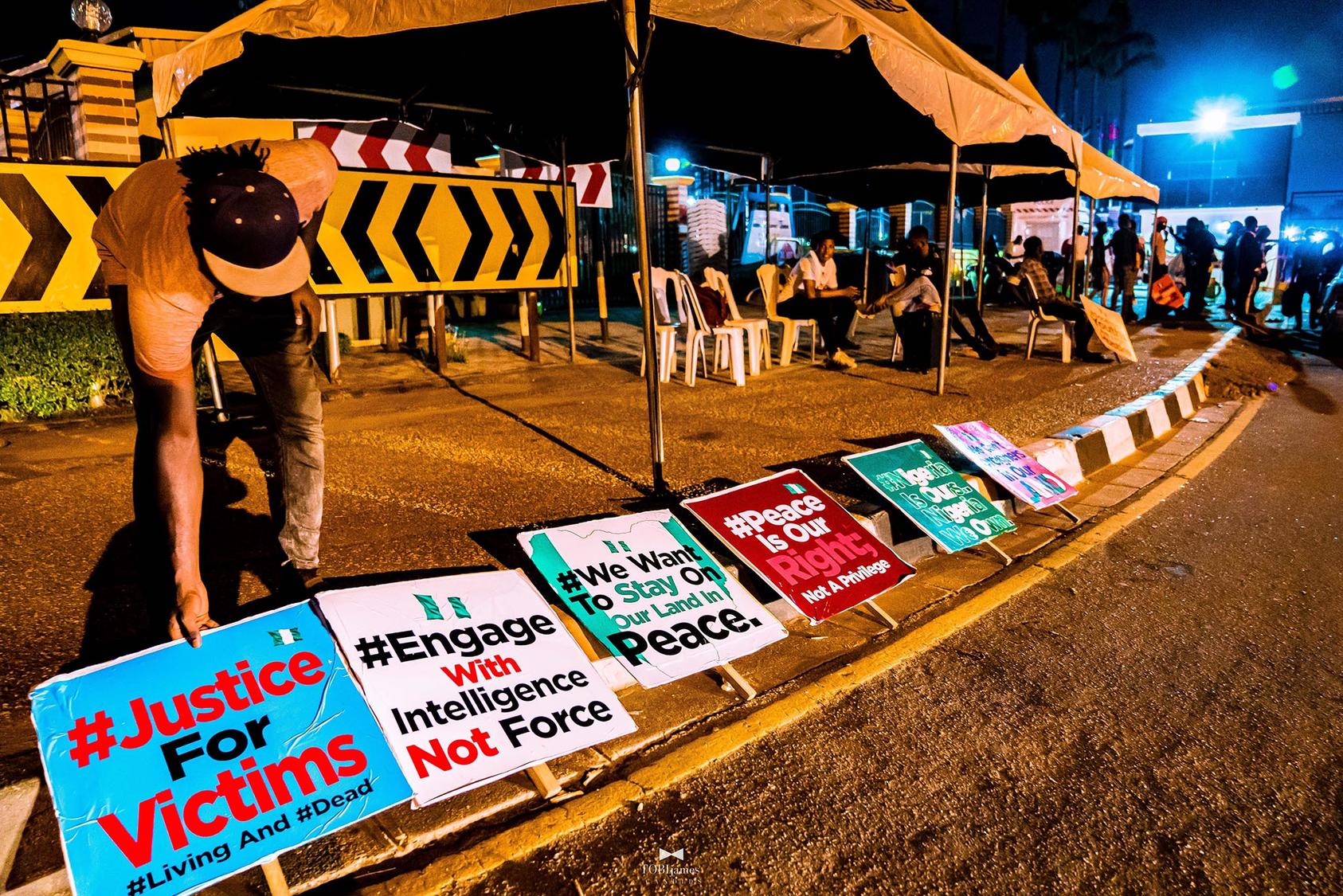 A protester spreads various placards that convey messages against the unlawful killings carried out by SARS, October 8, 2020. (TobiJamesCandids/CC License 4.0)
