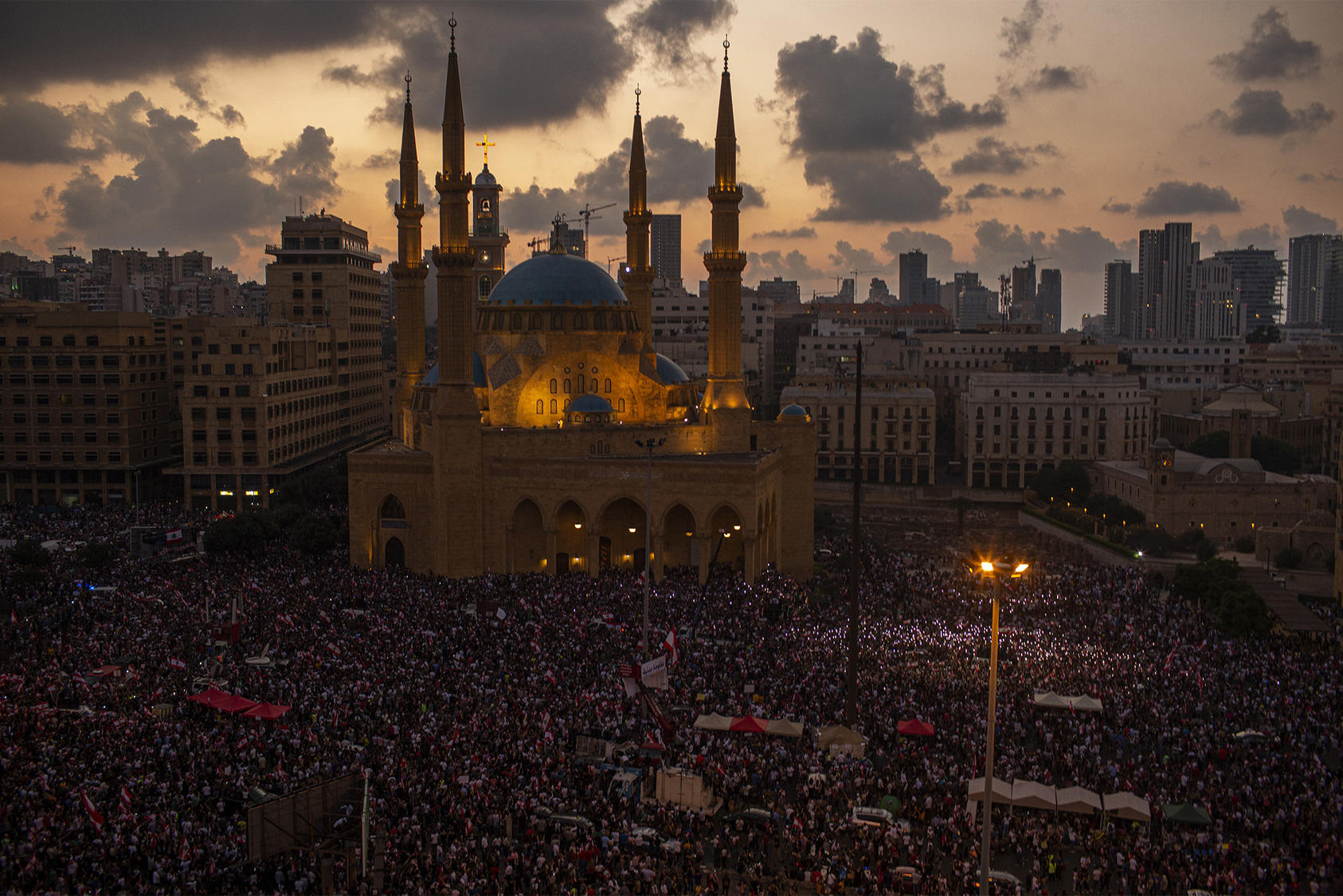 Protesters gather in front of the Mohammad al Amin mosque in downtown Beirut, Oct. 20, 2019. Lebanon’s 2019 protests, the largest since its independence, moved from fury over the economy and corruption to demands for a new political system. (Diego Ibarra Sanchez/The New York Times)