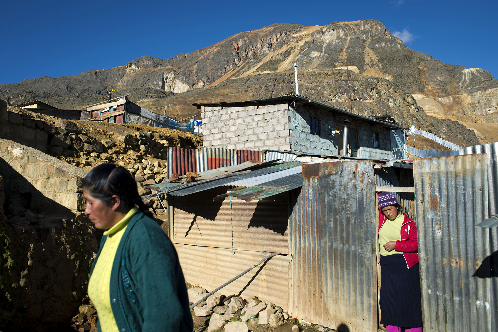 People near Peru’s Toromocho copper mine on November 28, 2012. The mine’s major Chinese investor has sought to displace residents. (Photo by Oscar Durand/New York Times)