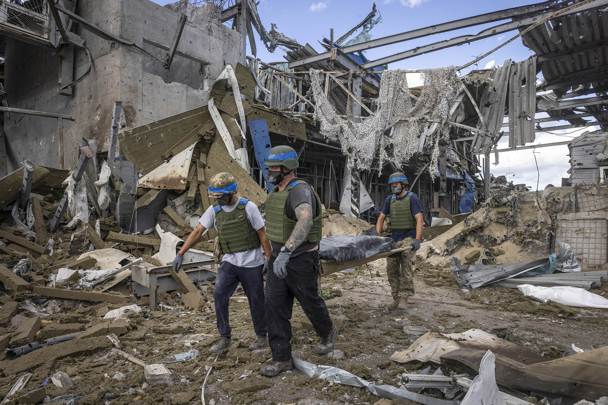 Ukrainians recover the body of a Russian soldier from a destroyed border post at Sudzha, Russia. Ukraine’s strike into Russia has changed the picture of what had been a stagnating battlefield in Ukraine. (David Guttenfelder/The New York Times)