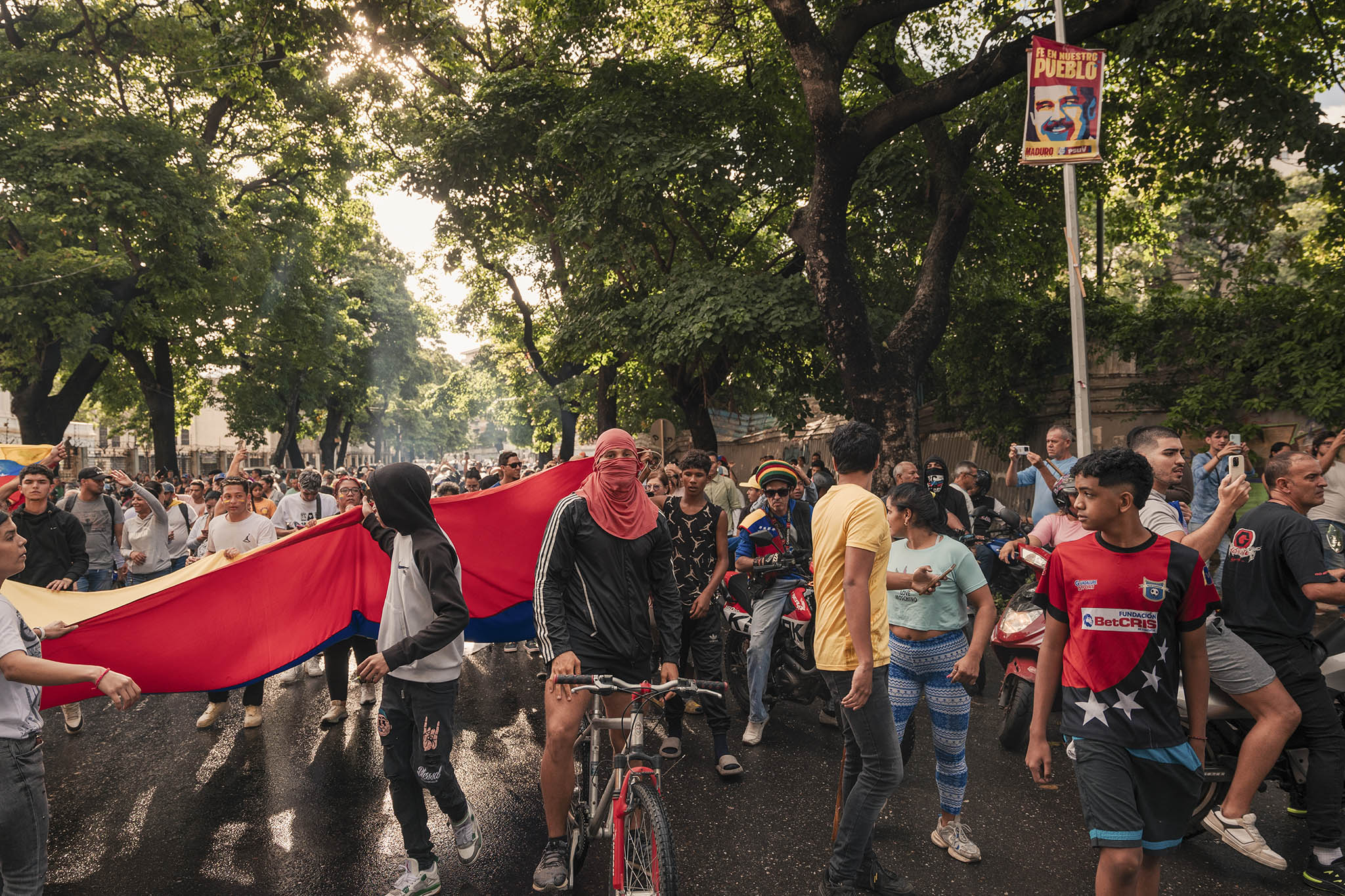 Manifestantes antigubernamentales marchan el día después de las elecciones en Caracas, Venezuela, el lunes 29 de julio de 2024. (Adriana Loureiro Fernandez/The New York Times)