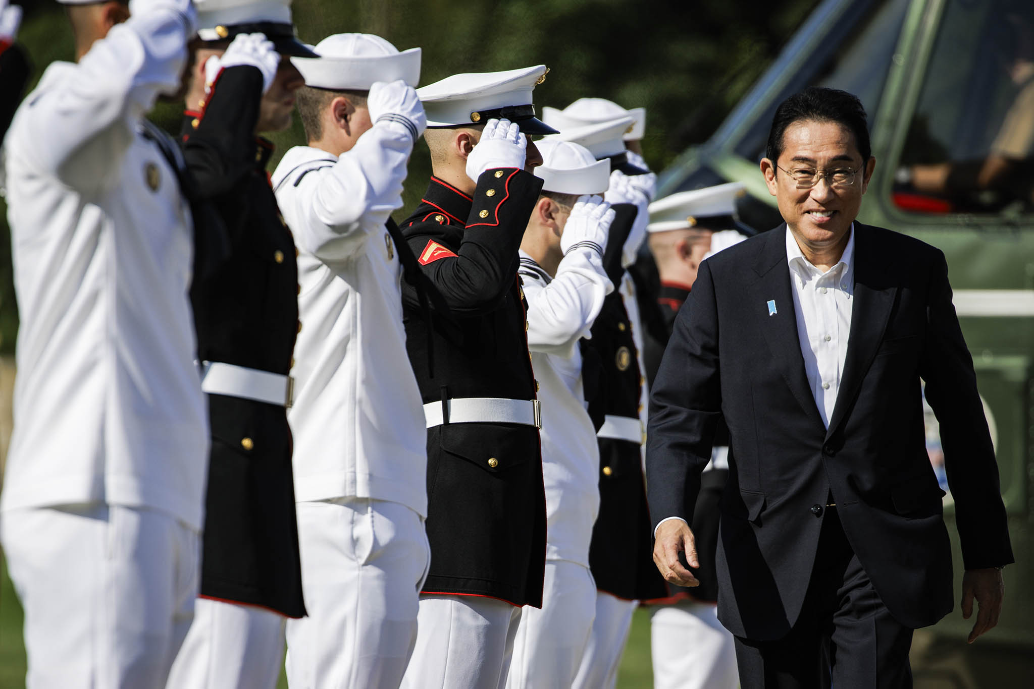 Japanese Prime Minister Kishida Fumio arrives by helicopter for a trilateral meeting in Camp David outside of Thurmont, Md., Aug. 18, 2023. (Samuel Corum/The New York Times)