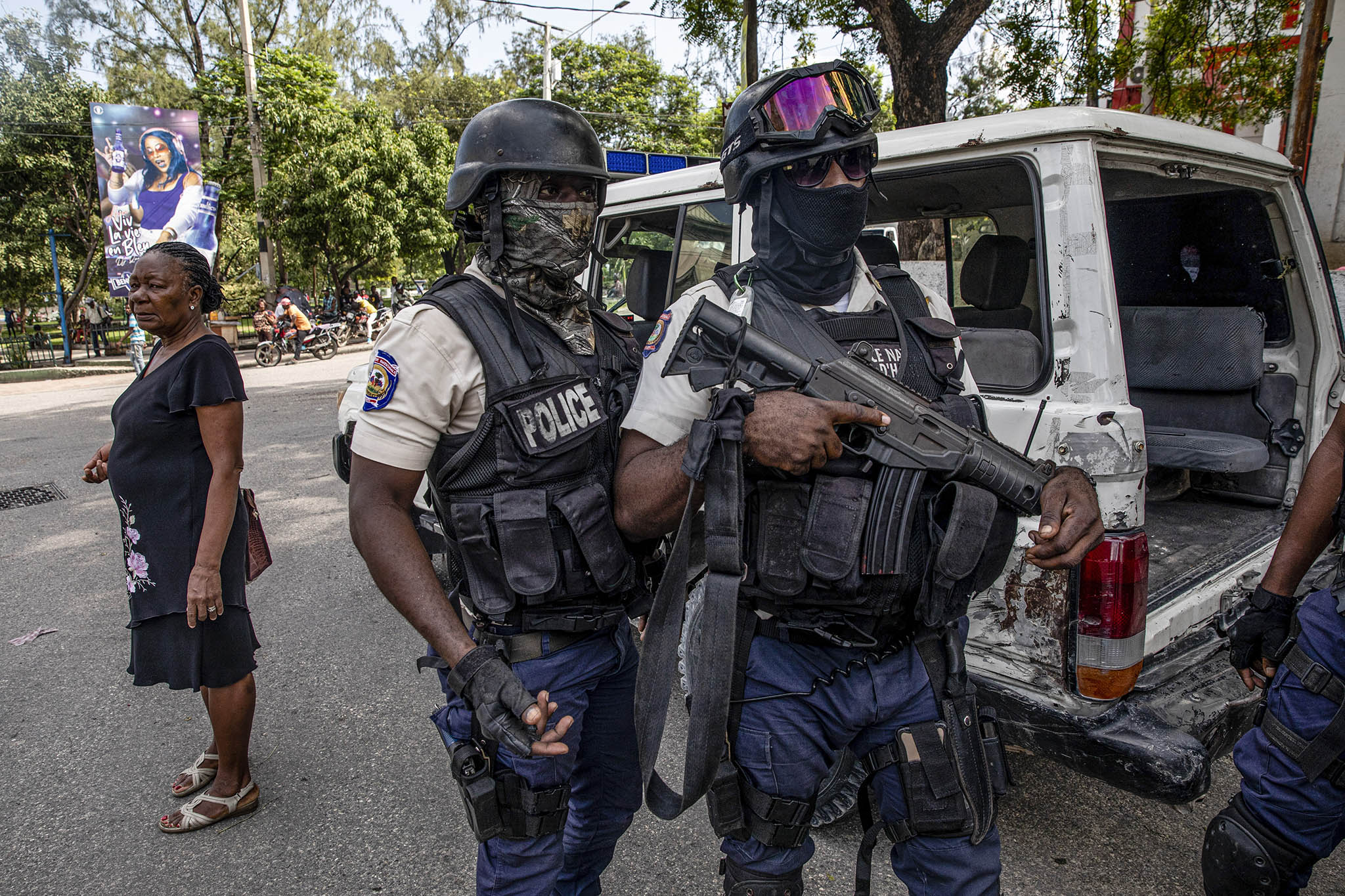 The Haitian police patrolling the mostly empty streets of Pétionville, Haiti on Monday, Oct. 18, 2021. (Adriana Zehbrauskas/The New York Times)