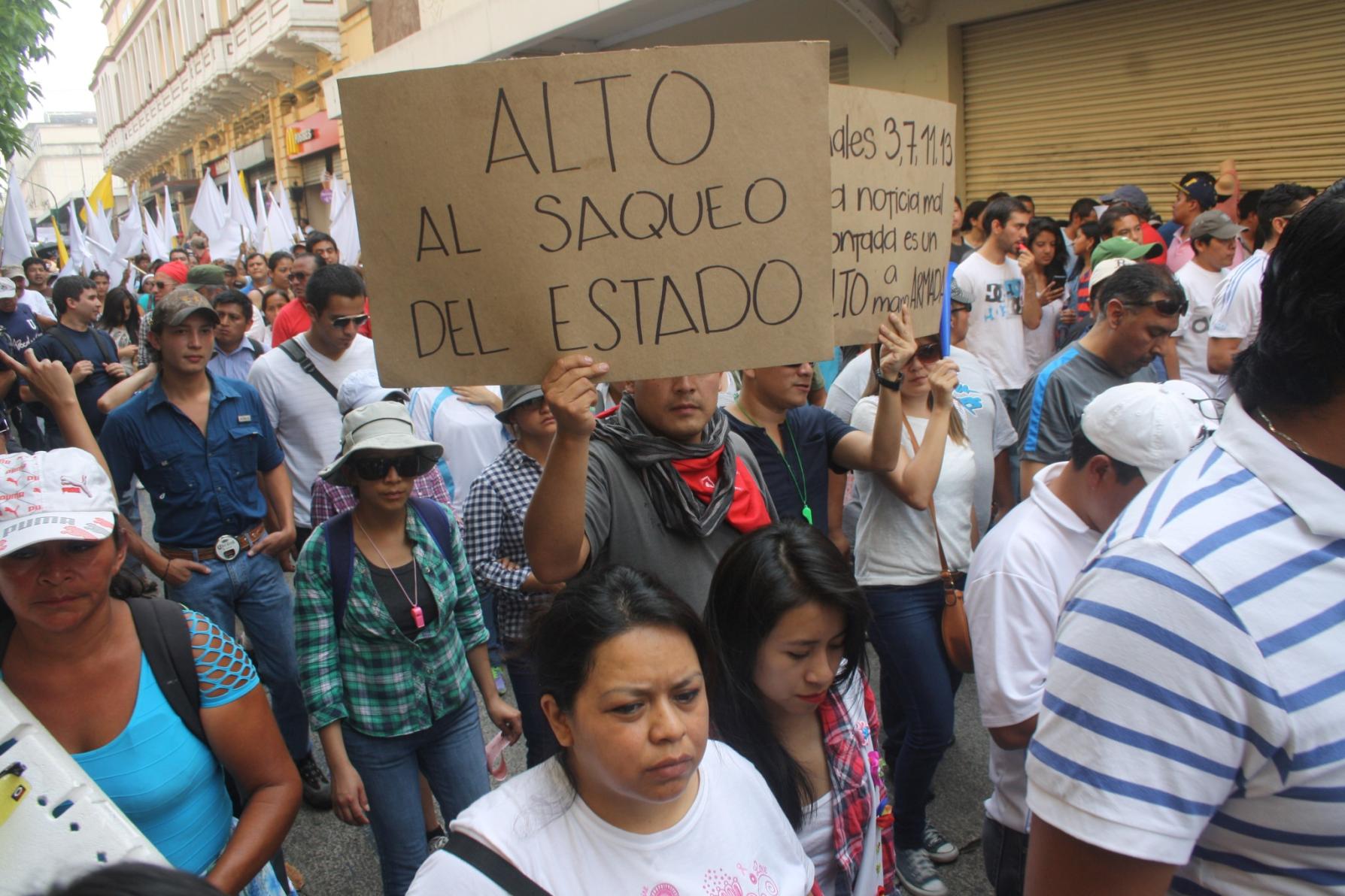 Protestors of corruption in Guatemala (Surizar/Flickr)