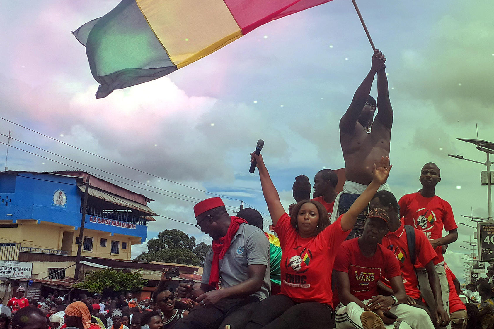 Guineans join a 2019 street protest in Conakry to oppose President Alpha Condé’s attempt to change the country’s constitution and obtain a third term in power. Condé’s “constitutional coup” led to an army coup in 2021. (Aboubacarkhoraa/CC License 4.0)