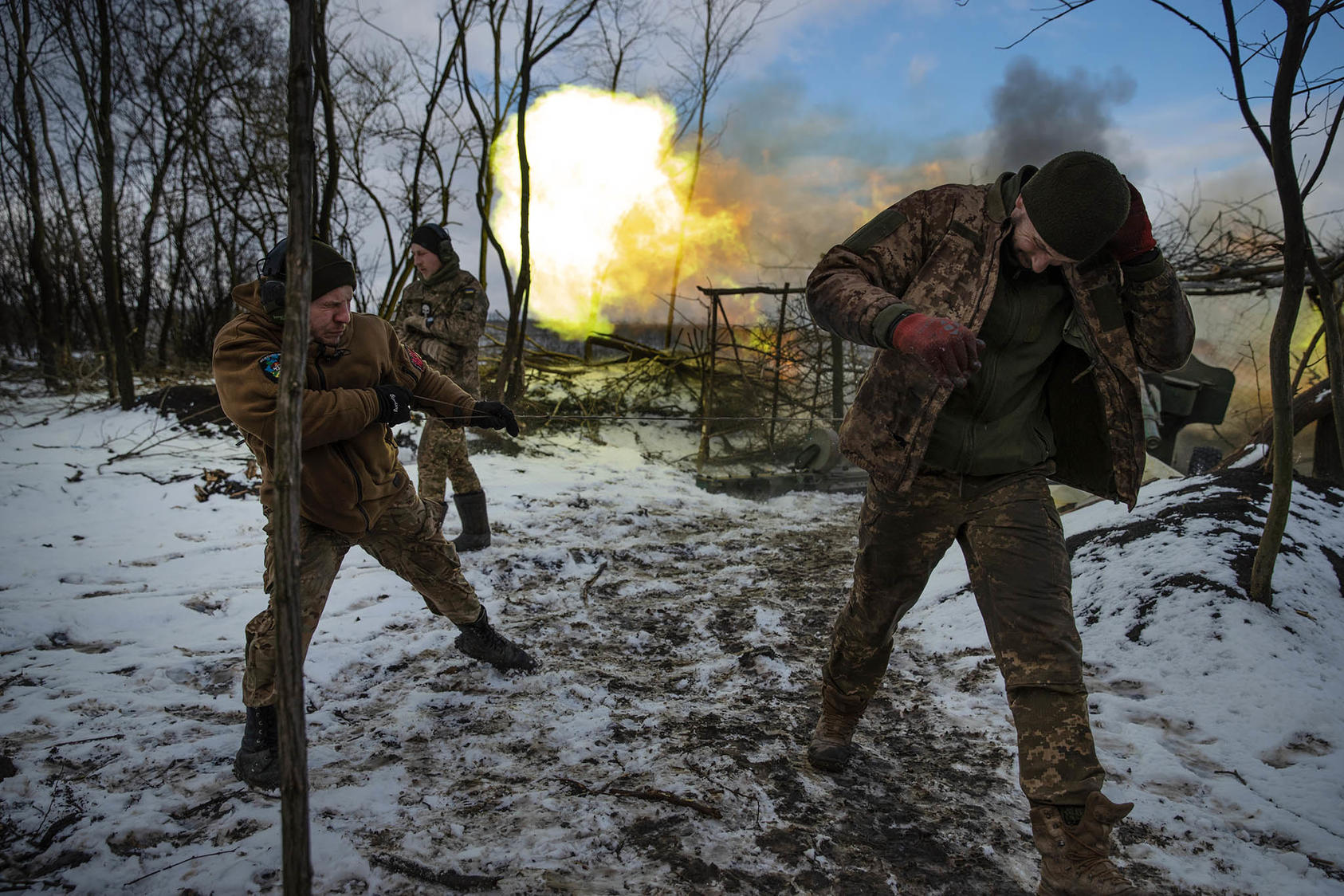 Ukrainian soldiers fire a howitzer at Russian positions in Ukraine’s Donbas region on February 14. Ukraine is hustling to preempt a new Russian offensive and recover territory to force Russia into negotiating a withdrawal. (Tyler Hicks/The New York Times)