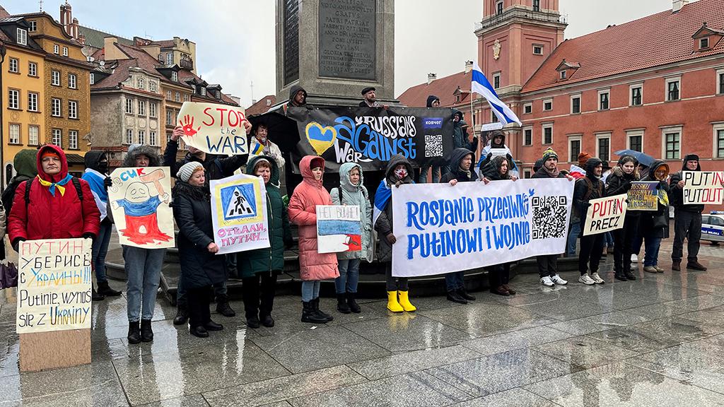 Photo of Warsaw protesters by Aron Ouzilevski, Institute of Current World Affairs