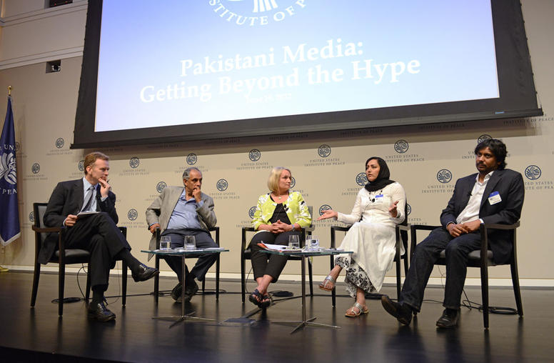 Pakistani Journalists, at USIP, Examine Role of Media