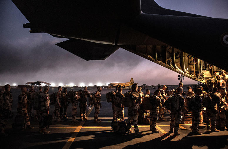 French soldiers board a C-130 transport plane in Niger’s capital Niamey to deploy to the Liptako-Gourma zone in northeastern Mali in February 2020. (Finbarr O'Reilly/The New York Times)